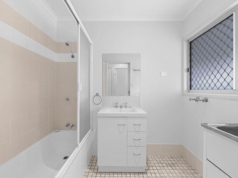 20 Banks Crs, Wynnum West QLD 4178