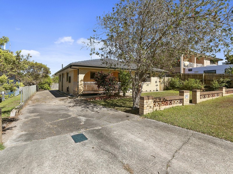16 Bell Street, Dicky Beach QLD 4551