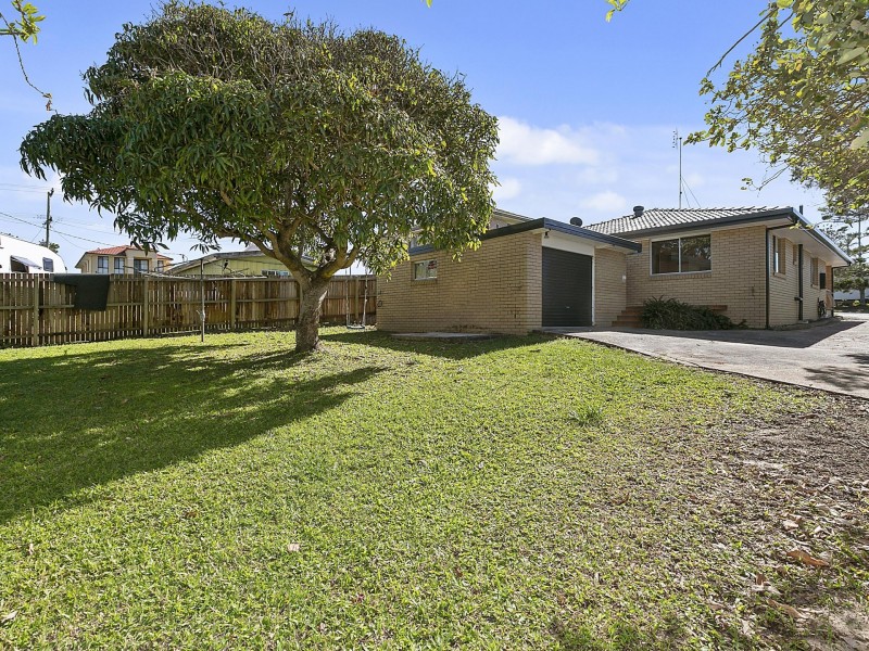 16 Bell Street, Dicky Beach QLD 4551