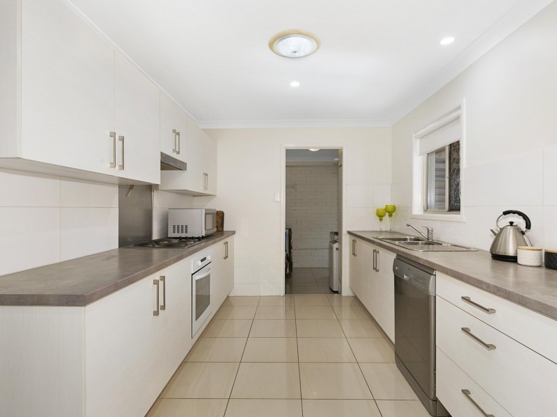 8 Majura Street, Belmont QLD 4153