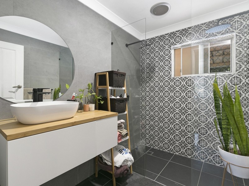 8 Majura Street, Belmont QLD 4153