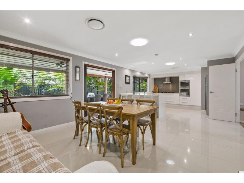 8 Spurs Drive, Wellington Point QLD 4160