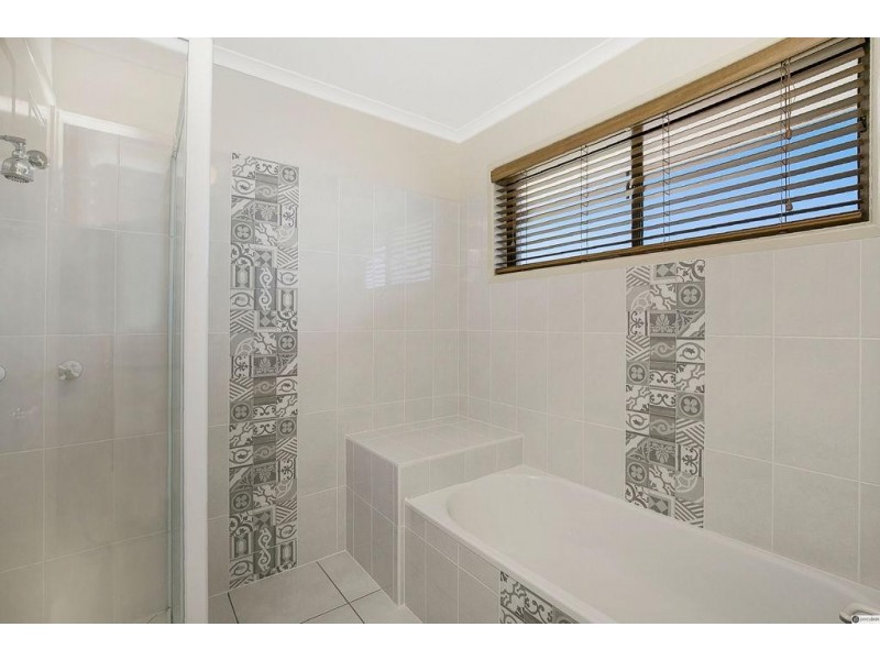 19 Whitecastle Street, Carindale QLD 4152