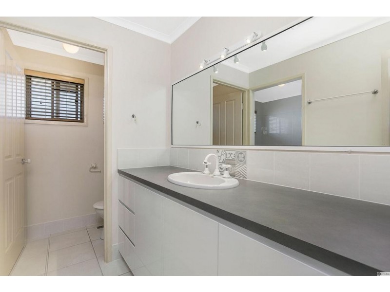 19 Whitecastle Street, Carindale QLD 4152