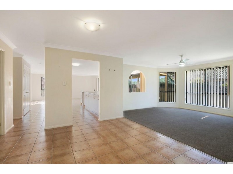 9 Friend Street, Wakerley QLD 4154