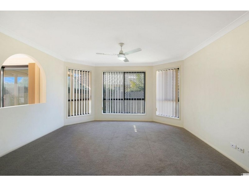 9 Friend Street, Wakerley QLD 4154