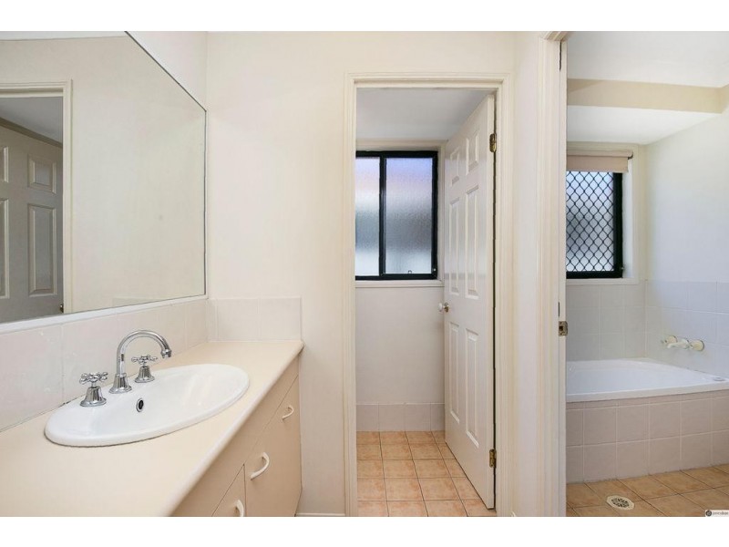 9 Friend Street, Wakerley QLD 4154