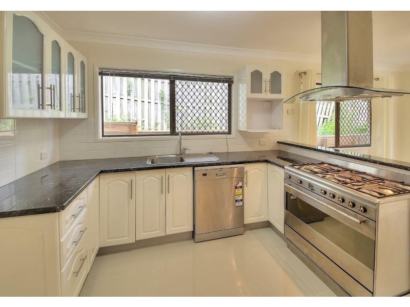 9 Juanita Grove, Springwood QLD 4127