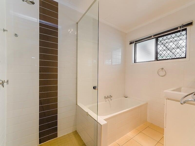 9 Juanita Grove, Springwood QLD 4127