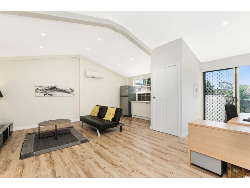 25 New Lindum Road, Wynnum West QLD 4178