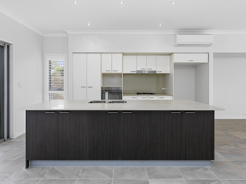 32 Brook Street, Wakerley QLD 4154