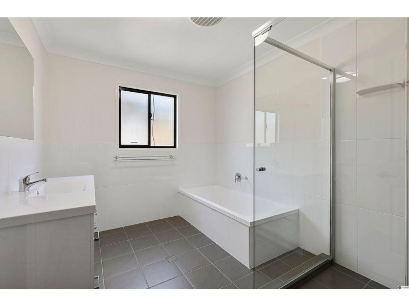 39 Roseneath Parade, Wynnum West QLD 4178