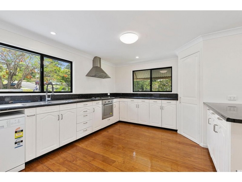 39 Roseneath Parade, Wynnum West QLD 4178