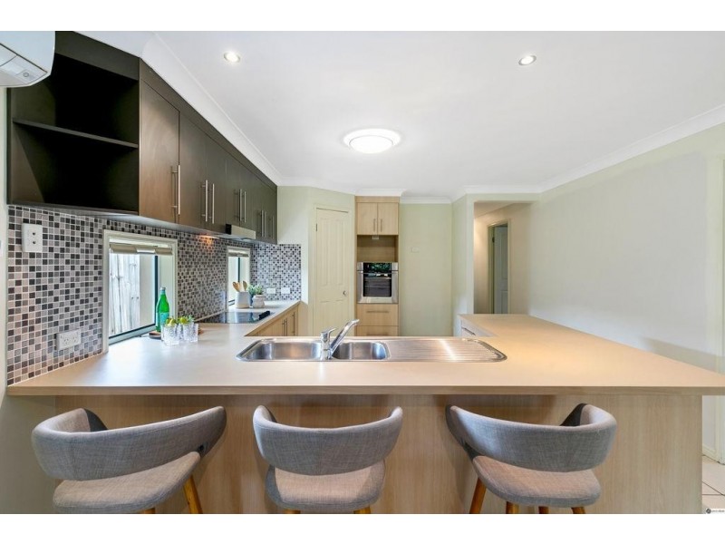 99 Kamarin Street, Manly West QLD 4179