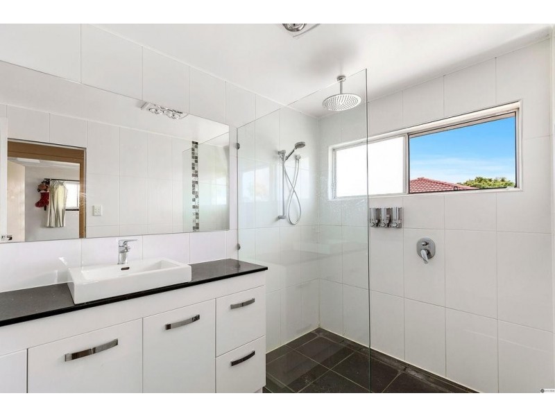 6 Balnave Street, Wynnum West QLD 4178