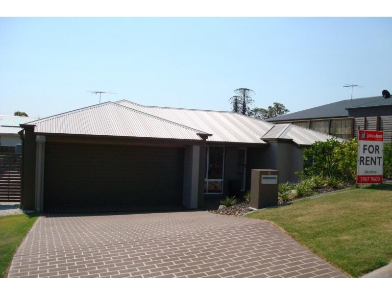 5 Lachlan Drive, Wakerley QLD 4154