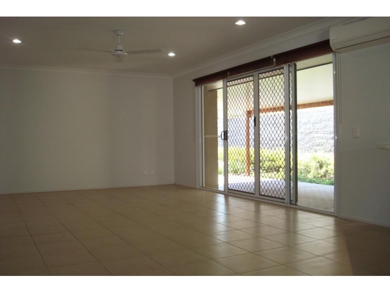 5 Lachlan Drive, Wakerley QLD 4154