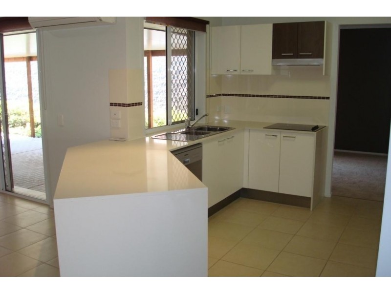 5 Lachlan Drive, Wakerley QLD 4154