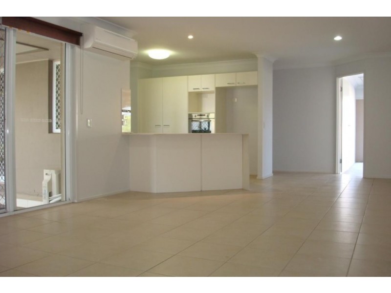 5 Lachlan Drive, Wakerley QLD 4154