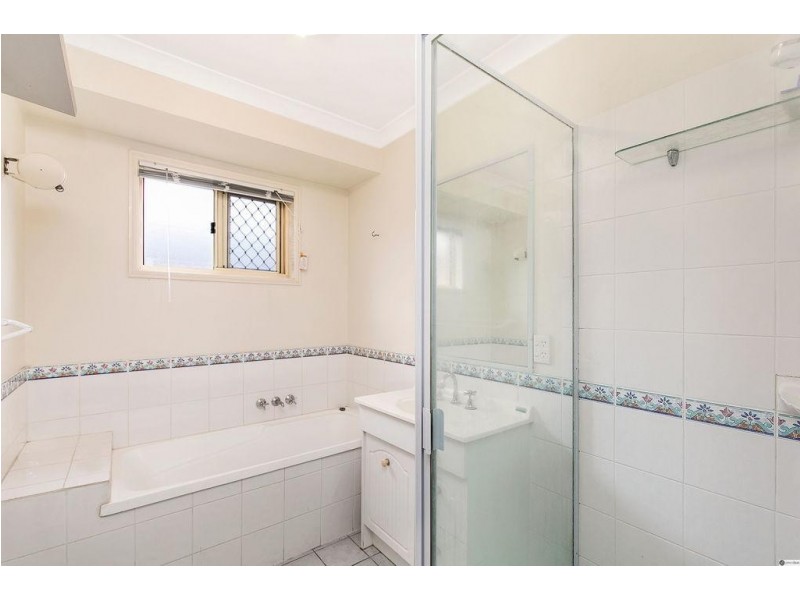 111 Torquay Cr, Tingalpa QLD 4173
