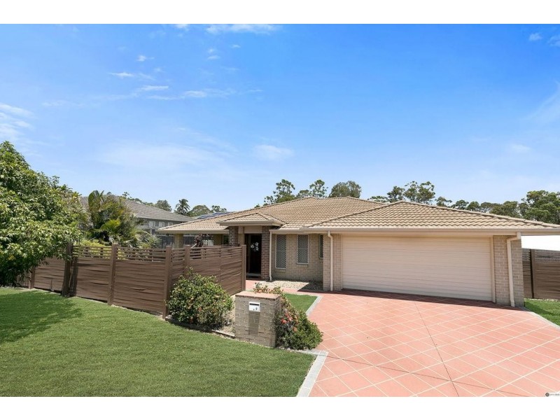 8 Olsen Crescent, Wakerley QLD 4154