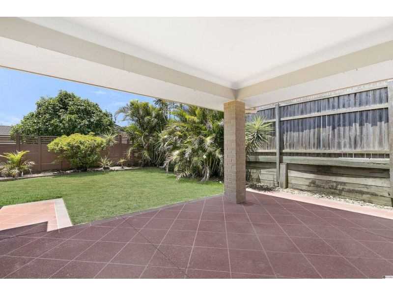 8 Olsen Crescent, Wakerley QLD 4154