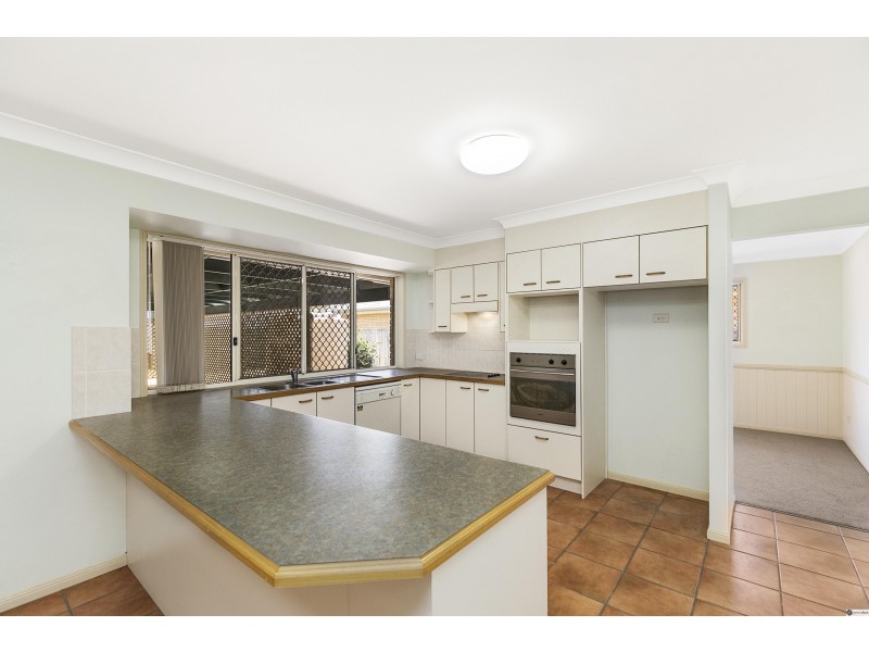 52 Miles Crescent, Manly West QLD 4179