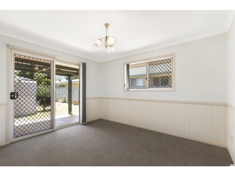 52 Miles Crescent, Manly West QLD 4179