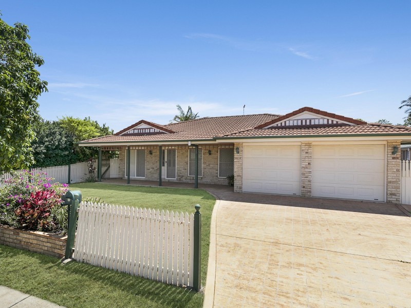 52 Miles Crescent, Manly West QLD 4179