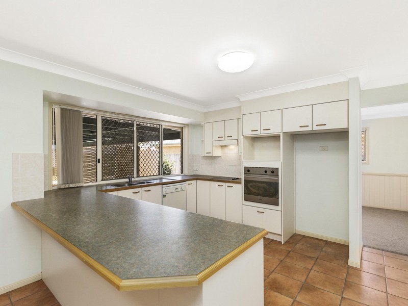 52 Miles Crescent, Manly West QLD 4179