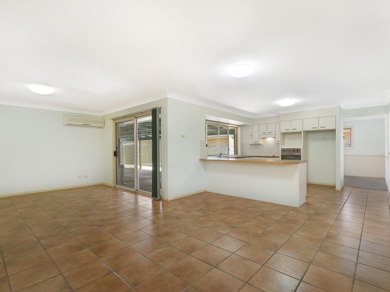 52 Miles Crescent, Manly West QLD 4179