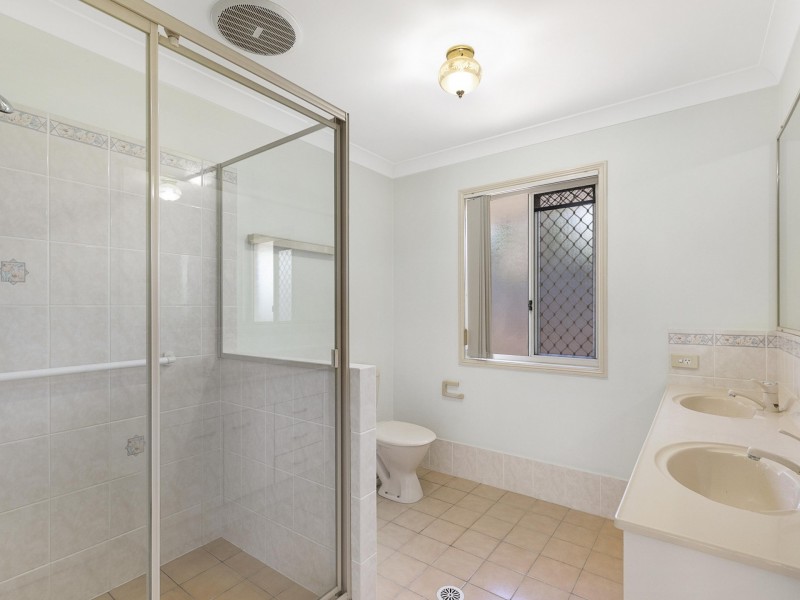 52 Miles Crescent, Manly West QLD 4179