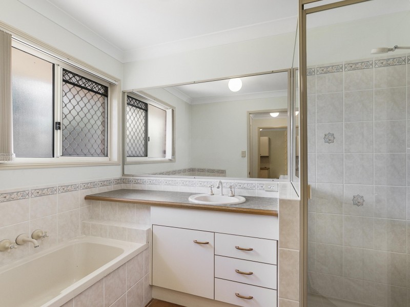 52 Miles Crescent, Manly West QLD 4179