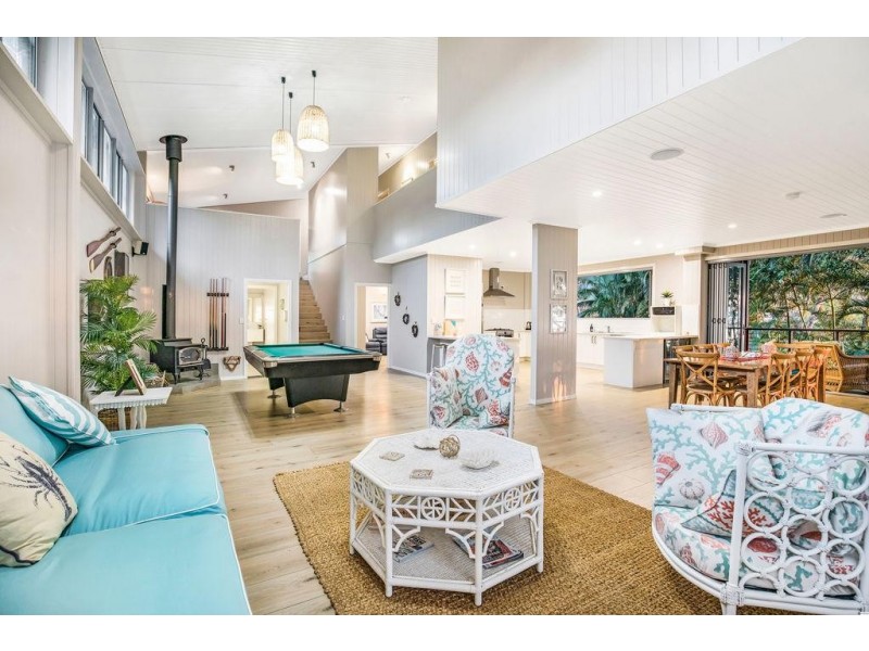 15 Kooringal Esplanade, Kooringal QLD 4025