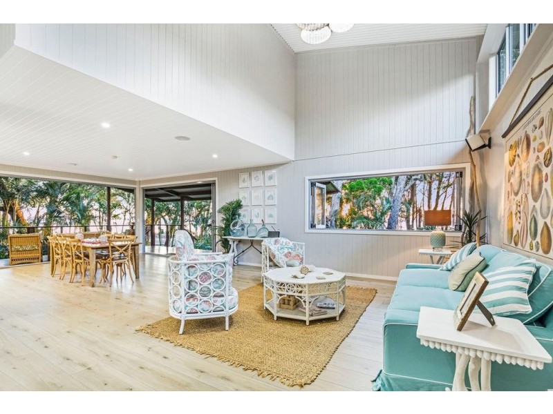 15 Kooringal Esplanade, Kooringal QLD 4025