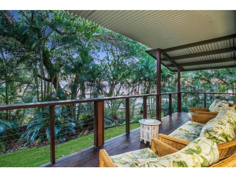 15 Kooringal Esplanade, Kooringal QLD 4025