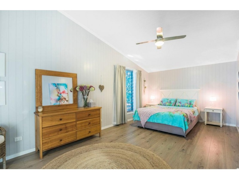15 Kooringal Esplanade, Kooringal QLD 4025
