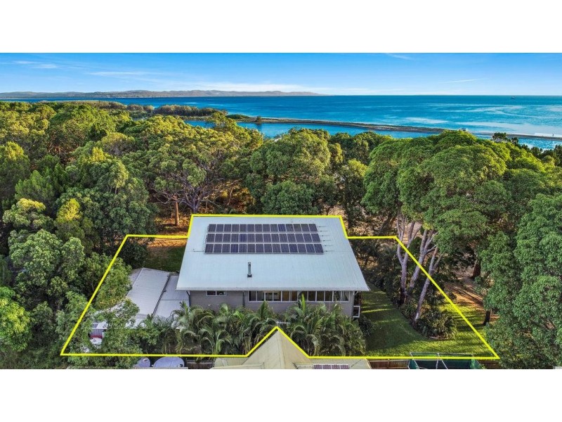 15 Kooringal Esplanade, Kooringal QLD 4025