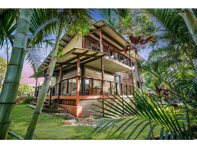 15 Kooringal Esplanade, Kooringal QLD 4025