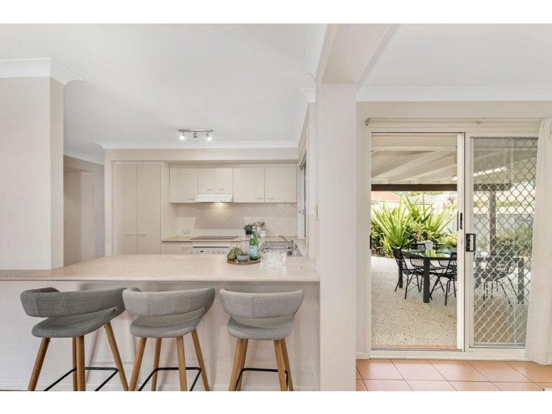 8 Weir Close, Belmont QLD 4153