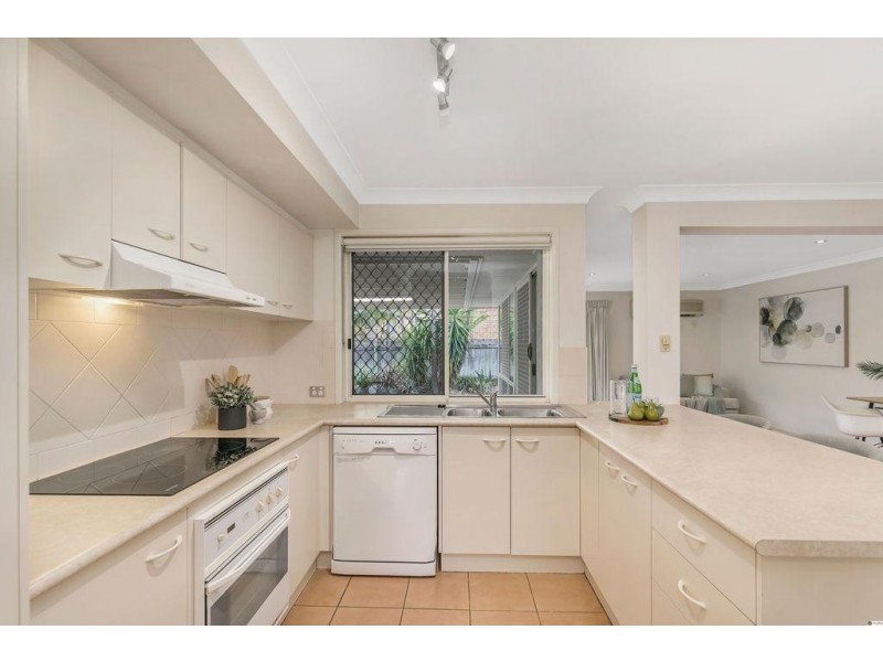 8 Weir Close, Belmont QLD 4153