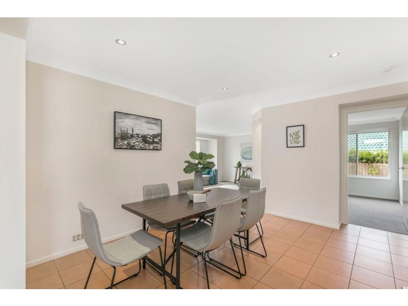 8 Weir Close, Belmont QLD 4153