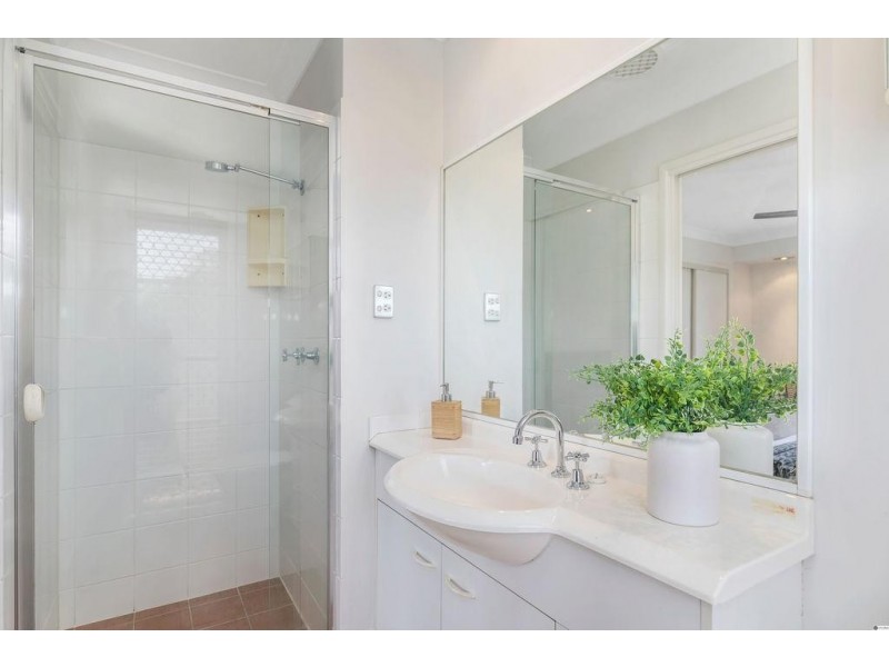 8 Weir Close, Belmont QLD 4153