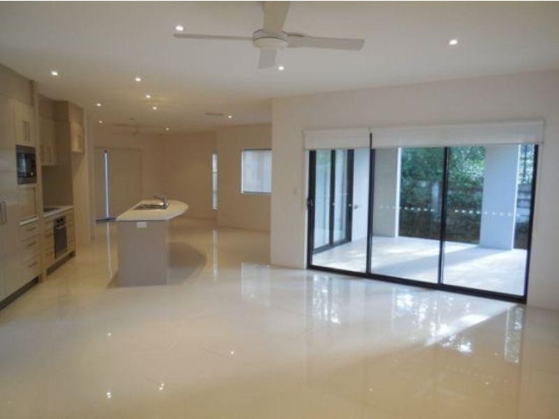 1/134 Ridgeway Avenue, Southport QLD 4215