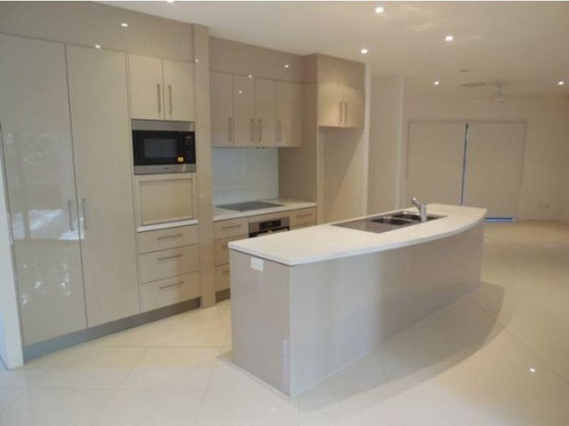 1/134 Ridgeway Avenue, Southport QLD 4215