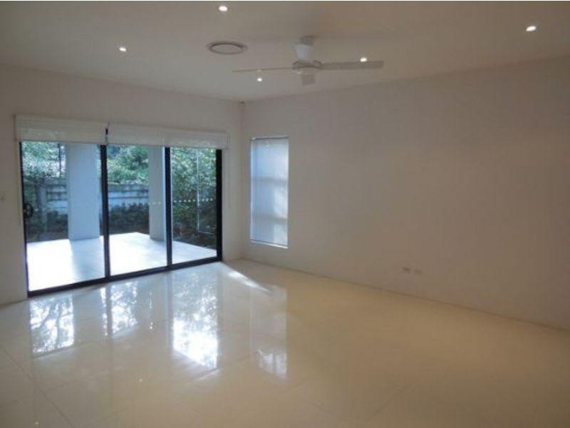 1/134 Ridgeway Avenue, Southport QLD 4215