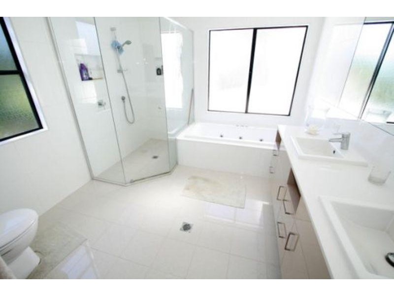 1/134 Ridgeway Avenue, Southport QLD 4215