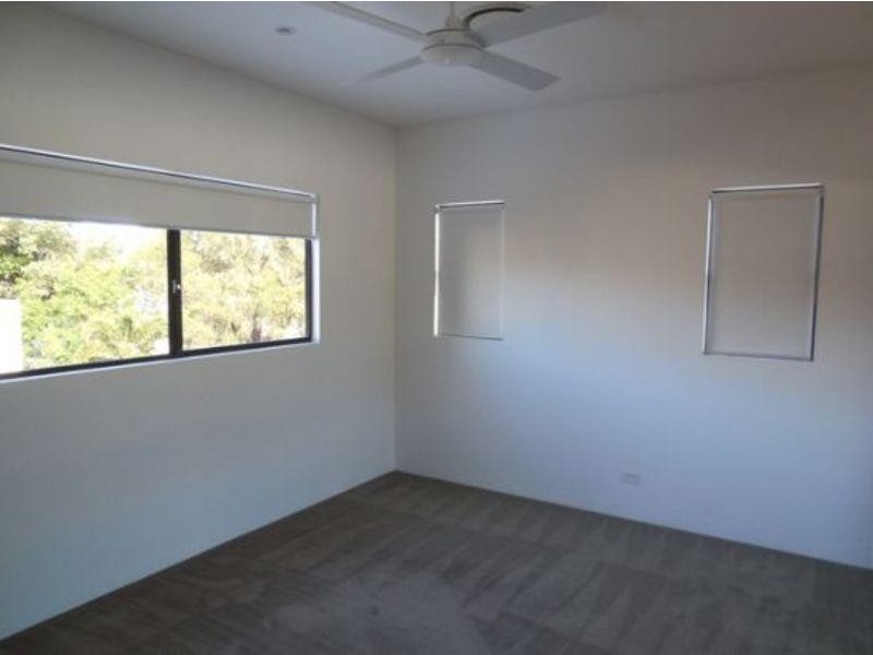 1/134 Ridgeway Avenue, Southport QLD 4215