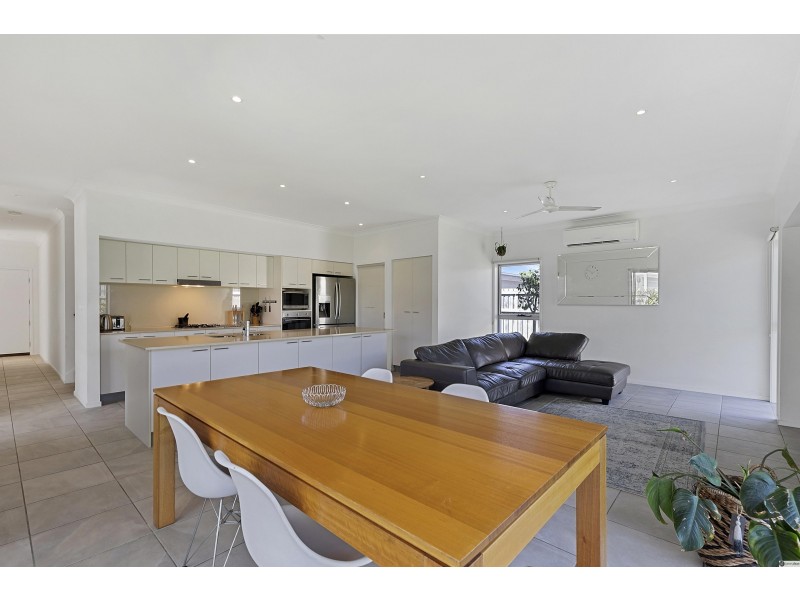 18 Macquarie Street, Wakerley QLD 4154