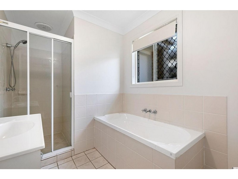 35 Wirra Circuit, Wynnum West QLD 4178